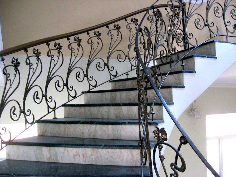  лестницы на второй этаж в Санкт-Петербурге и Беларуси